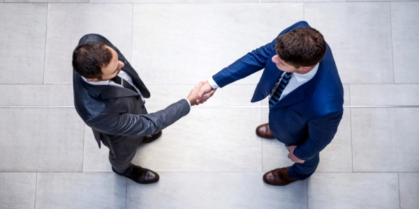 保險代理 vs 保險經紀: 哪種最適合我?