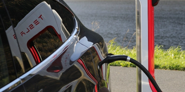 為何香港人對 Tesla 電動車興趣漸減?