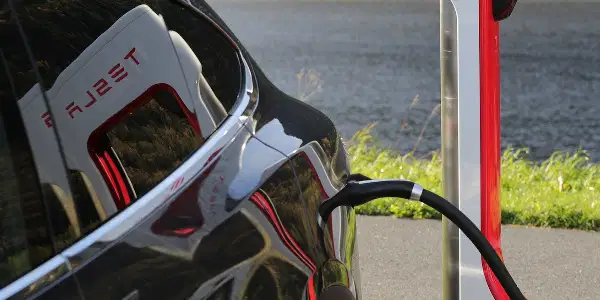 為何香港人對 Tesla 電動車興趣漸減?